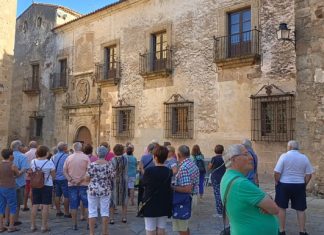 Los ingresos del sector hotelero suben en Cáceres, aunque bajan los turistas Turistas en Cáceres