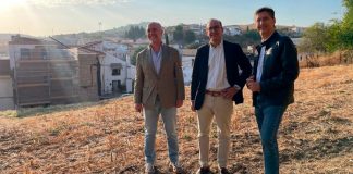El concejal de Urbanismo, Tirso Leal; el alcalde de Cáceres, Rafael Mateos, y el concejal de Infraestructuras, Víctor Bazo