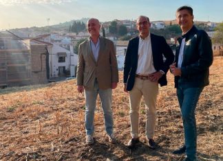 El concejal de Urbanismo, Tirso Leal; el alcalde de Cáceres, Rafael Mateos, y el concejal de Infraestructuras, Víctor Bazo