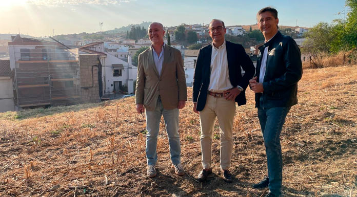 El concejal de Urbanismo, Tirso Leal; el alcalde de Cáceres, Rafael Mateos, y el concejal de Infraestructuras, Víctor Bazo