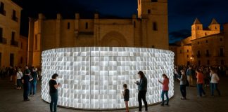 La plaza de Santa María impulsa Cáceres 2031 a través de la palabra Recreación de la instalación 'En hojas blancas' que se colocará en la plaza de Santa María de Cáceres para impulsar la Capitalidad Cultural de 2031 con los mensajes de los ciudadanos