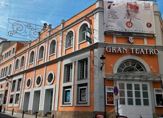 El Gran Teatro de Cáceres luce el cartel de la MAE 2022