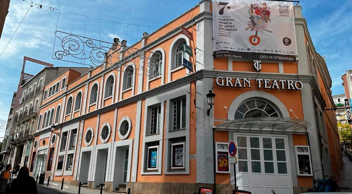Gran-Teatro El Gran Teatro de Cáceres luce el cartel de la MAE 2022