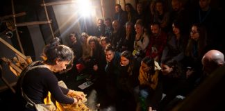 La Muestra Ibérica de Artes Escénicas cierra una edición con un alto nivel artístico Público de la MAE durante la representación de 'Ai de Mim Ai Doeu' de la portuguesa Trupe Fandanga- Circolando.