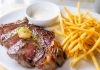 Filetes con patatas fritas