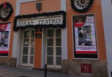 El Gran Teatro de Cáceres vuelve a cantar a la Navidad desde sus balcones