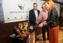 Jarandilla de la Vera entrega el Escobón de Oro 2025 a Alejandro Sanz en la Fiesta de Los Escobazos Jarandilla de la Vera entrega el Escobón de Oro 2025 a Alejandro Sanz en la Fiesta de Los Escobazos