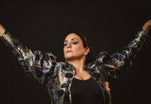 Carmen La Parreña enciende la Zambomba Flamenca en Badajoz