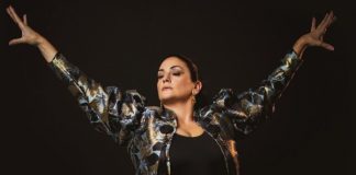 Carmen La Parreña enciende la Zambomba Flamenca en Badajoz Carmen La Parreña enciende la Zambomba Flamenca en Badajoz