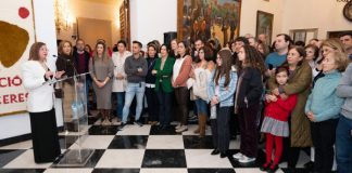 Jóvenes cacereños protagonizan el acto del 8M en la Diputación