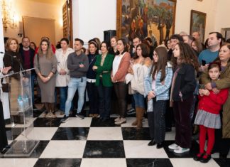 Jóvenes cacereños protagonizan el acto del 8M en la Diputación