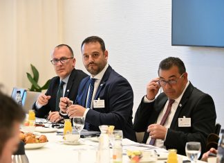 La Plataforma ‘Sí a Almaraz’ defiende en Bruselas la contribución de la energía nuclear a los retos estratégicos de UE La Plataforma 'Sí a Almaraz' celebra un desayuno de trabajo en el Parlamento Europeo