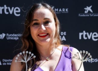 Silvia Venegas triunfa en el Festival de Málaga con 'Recuerdo tu nombre'