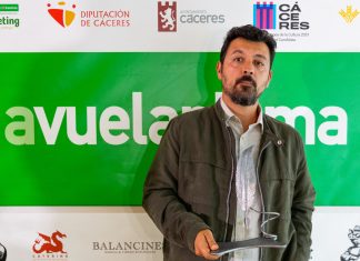 Francisco Serrano: “Las historias que contamos siempre provienen de la experiencia humana” Francisco Serrano, Premio Avuelapluma Letras