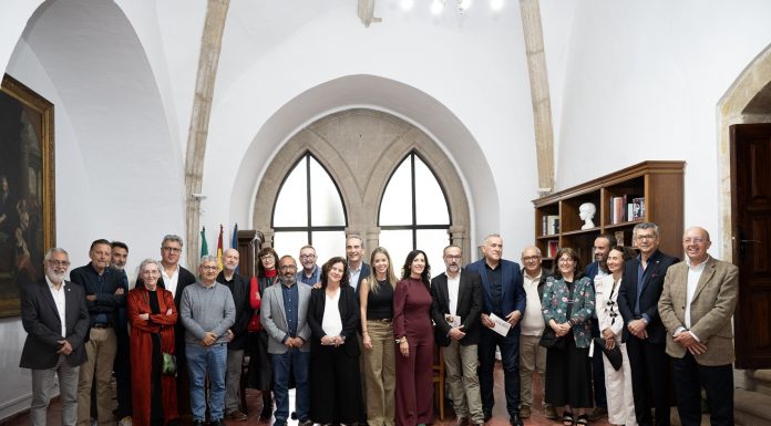 Autoridades y miembros del jurado de los Certámenes Literarios de la Diputación de Cáceres, que se han fallado este jueves