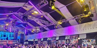 La Bola de Cristal, el refugio de la mejor música y el auténtico espíritu de la Feria de Cáceres a Bola de Cristal se ha consolidado como una de las casetas imprescindibles de la Feria de San Fernando y uno de los últimos espacios que conservan la esencia de las fiestas de siempre.