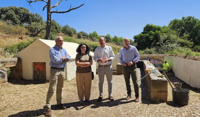 El Ayuntamiento de Cáceres restaura Fuente Hinche, uno de los lugares históricos más emblemáticos de la ciudad, y estudia incorporarla al Parque del Príncipe.