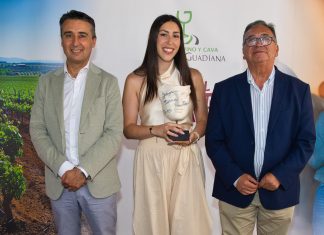 Miriam Moreno recibe el I Premio Nacional de Periodismo de la Ruta del Vino y Cava Ribera del Guadiana La periodista Miriam Moreno recibe en Almendralejo el I Premio Nacional de Periodismo de la Ruta del Vino y Cava Ribera del Guadiana por su reportaje en Onda Cero Extremadura.