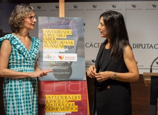 La Diputación de Cáceres y AUPEx llevan la danza y la creación artística a 18 municipios de la provincia Marta del Pozo, de AUPEx, y la vicepresidenta Primera de la Diputación de Cáceres, Esther Gutiérrez / DIPUTACIÓN DE CÁCERES