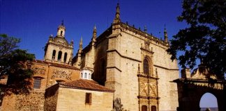 El Festival de Teatro de Coria convertirá la Puerta del Perdón en un escenario de primer nivel del 16 al 21 de julio