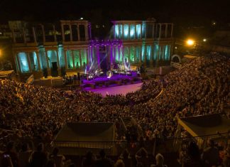 El Stone&Music festival de Mérida levanta el telón con cine, grandes clásicos italianos y flamenco en el Teatro Romano