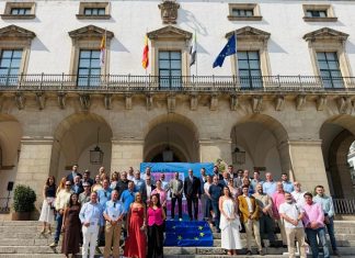 Extremadura hace piña con Cáceres 2031: los 388 municipios respaldan la candidatura a Capital Europea de la Cultura La Fempex formaliza su apoyo a Cáceres 2031 en un acto que simboliza el respaldo de los 388 municipios extremeños a la candidatura de Capital Europea de la Cultura.