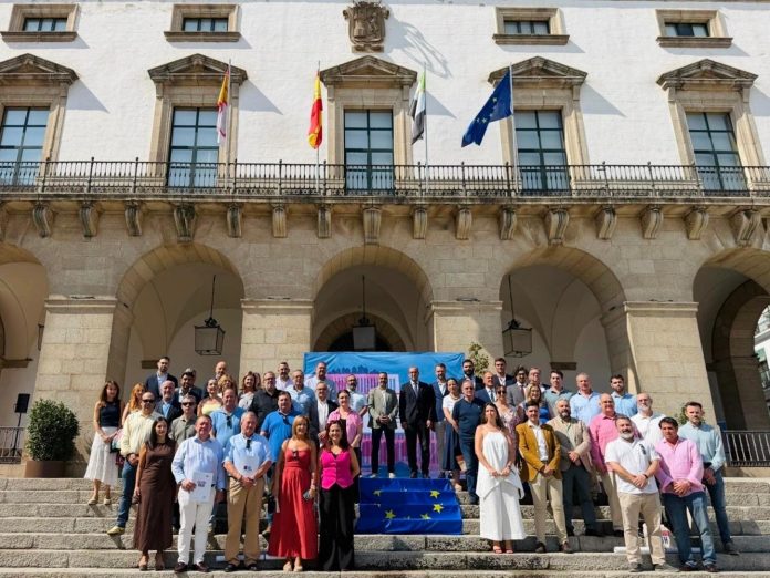 La Fempex formaliza su apoyo a Cáceres 2031 en un acto que simboliza el respaldo de los 388 municipios extremeños a la candidatura de Capital Europea de la Cultura.