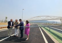 Cáceres da un paso hacia una ciudad más conectada con la apertura de un nuevo tramo de la Ronda Sureste La apertura del nuevo tramo de la Ronda Sureste supone una inversión cercana a 19 millones de euros y mejorará la movilidad de Cáceres con nuevas conexiones, carril bici y senda peatonal.