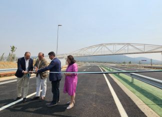 Cáceres da un paso hacia una ciudad más conectada con la apertura de un nuevo tramo de la Ronda Sureste La apertura del nuevo tramo de la Ronda Sureste supone una inversión cercana a 19 millones de euros y mejorará la movilidad de Cáceres con nuevas conexiones, carril bici y senda peatonal.