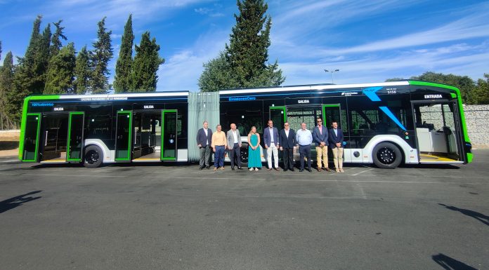 Presentación del nuevo autobús articulado de gran capacidad y 100% eléctrico que Vectalia pondrá en funcionamiento en Cáceres a partir de septiembre Presentación del nuevo autobús articulado de gran capacidad y 100% eléctrico que Vectalia pondrá en funcionamiento en Cáceres a partir de septiembre