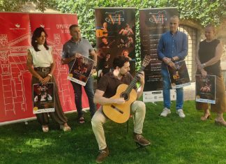 Seis municipios cacereños acogerán el VI Festival Internacional de Guitarra El guitarrista Javier Lucío en la presentación del VI Festival Internacional de Guitarra de Arroyo de la Luz