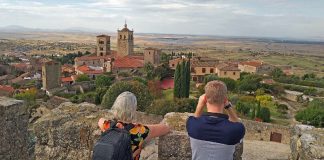 Extremadura recibe 550.000 turistas este verano y roza los dos millones en 2026 Turistas en Trujillo