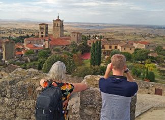 Extremadura recibe 550.000 turistas este verano y roza los dos millones en 2026 Turistas en Trujillo