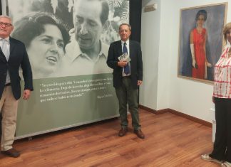 La Fundación Mercedes Calles acoge la exposición ‘Ángeles, el equilibrio de Miguel Delibes’ El coordinador de la Fundación Miguel Delibes, Fernando Zamácola; Germán Delibes y Maritina Guisado, presidenta de la FMCCB de Cáceres