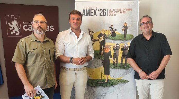 El organizador de Escenario Amex, Óscar Trigoso, el concejal de Cultura, Jorge Suárez y el diputado provinial, Alberto Ortega