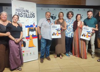 Cuatro fortalezas cacereñas acogen la IV edición del Festival de los Castillos Foto de familia de presentación del IV Festival de los Castillos
