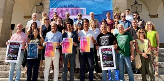 Cáceres duplica la oferta de Las Noches del Patrimonio en el 40º aniversario de la Unesco Foto de familia de representantes institucionales y de empresas que colaboran en Las Noches del Patrimonio