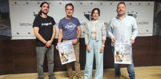 El festival El Magusto de Carbajo busca ser Fiesta de Interés Turístico Regional Foto de familia tras la presentación del XXIII Festival El Magusto de Carbajo