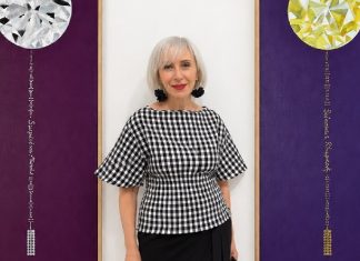 Esther García une pintura, textil y música en el Palacio de la Isla La artista Esther García expone en el Palacio de la Isla de Cáceres la muestra 'My blues velvet'